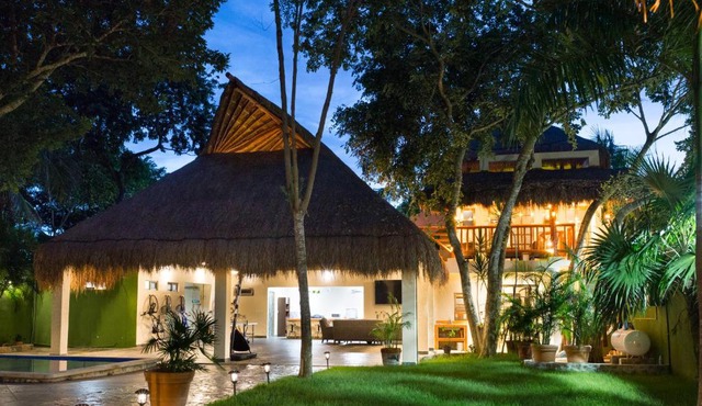 "Deluxe Private Villa with Pool" Up to 10ppl