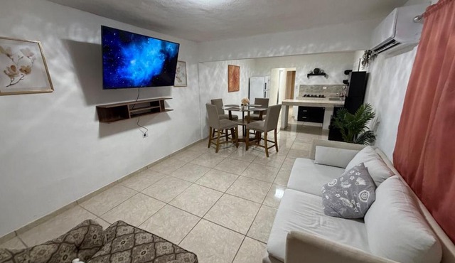 Departamento 2 habitaciones con patio y estacionamiento