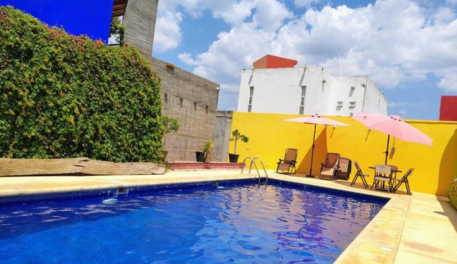 Departamento CASA GUME Alberca 2 habitaciones Cochera y Jardín