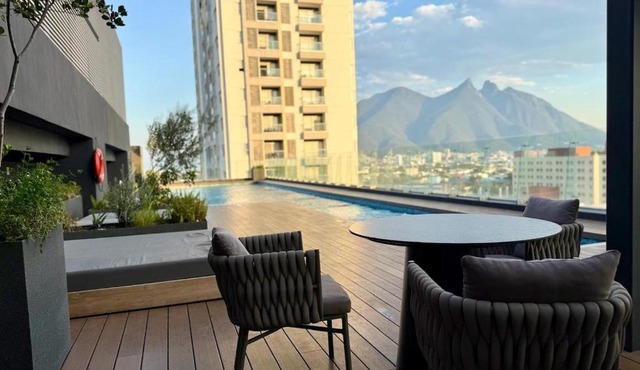 Departamento en el centro de Monterrey en Paseo Santa Lucia y junto a Parque Fundidora