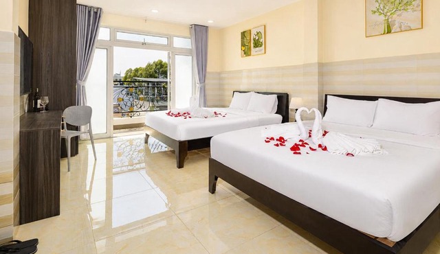 Diamond Crown Riverside