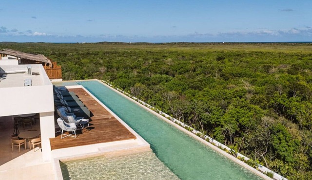 Divine 2BR w/Beach Access | Gym | Fast WiFi
