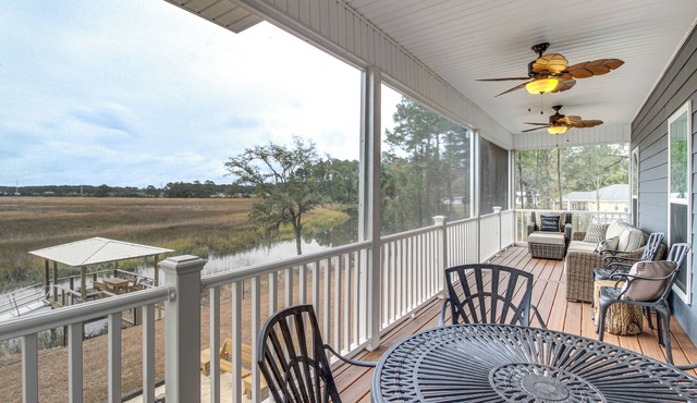 Dock & Fire Pit: Waterfront Midway Retreat! in Midway
