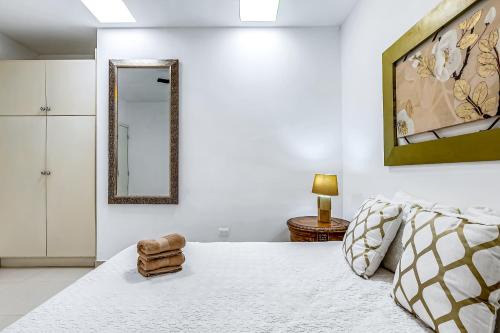 Dog-friendly Ocean-view Retreat with Pool Access plus Rooftop Deck, AC