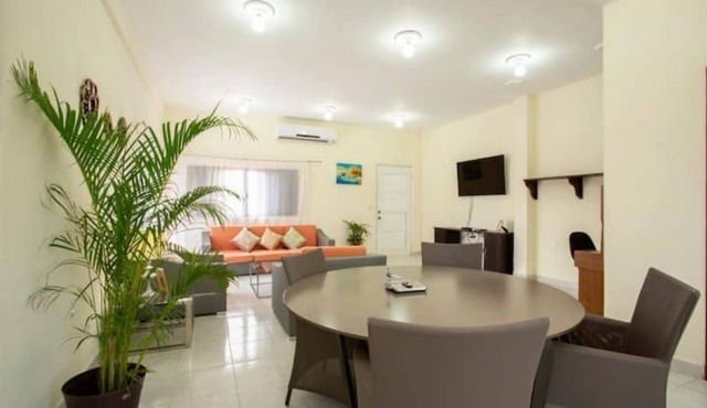 DOWNTOWN COMFORTABLE APARTMENT, 3 BLOCKS AWAY