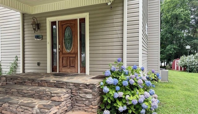 DreamShare - Lakefront Multi-Family Home on Lake Hartwell in Lavonia, GA in Lavonia