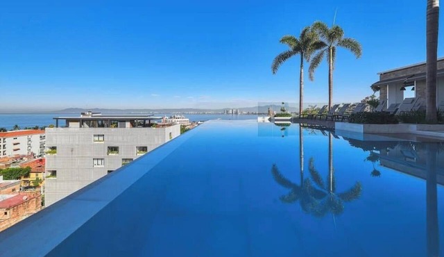 Dsire 402 | 1BR/2BA | PV Zona Romantica | Pool, Gym, Nightlife