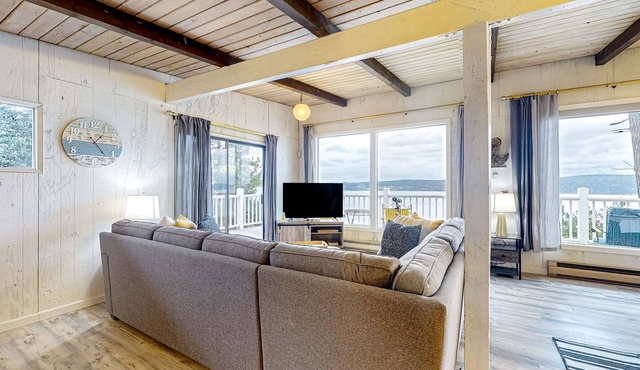 Eagle's Oceanview - Oceanfront home near public boat launch with beautiful views in Sequim