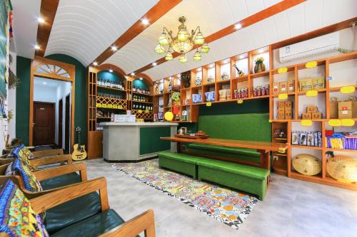 Edinburgh Hostel - Coffee bar - Western breakfast -Travel expert -Good location-English reception-Ticket service-Tourism planing-Laundry-Camara-Drone gopro