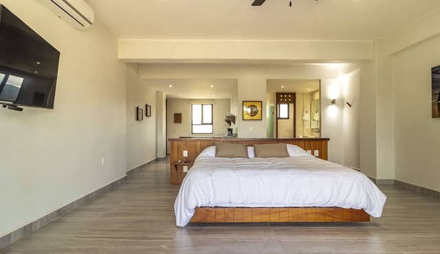 Elegant oceanfront suite in Ixtapa