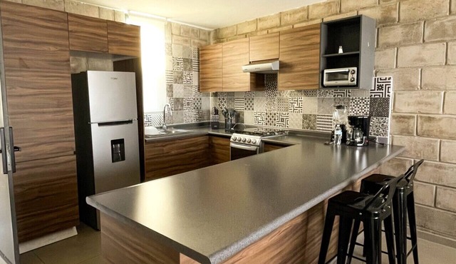 Elegante loft urbano con acceso a gimnasio y salas de trabajo.