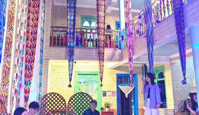 Ella International Hostel Kashgar-Near Old Town Carpool, Private Car Service-Local and cross-border travel arrangements-Bar, Café Group Meals, Party Activities