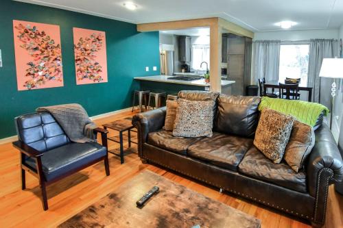 Enchanting Upper Unit with City Charm in Denver
