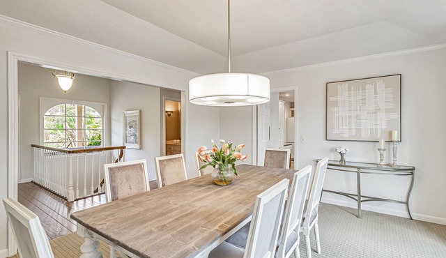 Enjoyable charming 4-bedroom house close to SFO perfect for families in Hillsborough