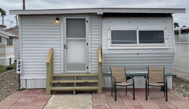 Escape The Stress at Magoo's Magic Valley pet's ok! Cozy 1/1 house in RV resort!