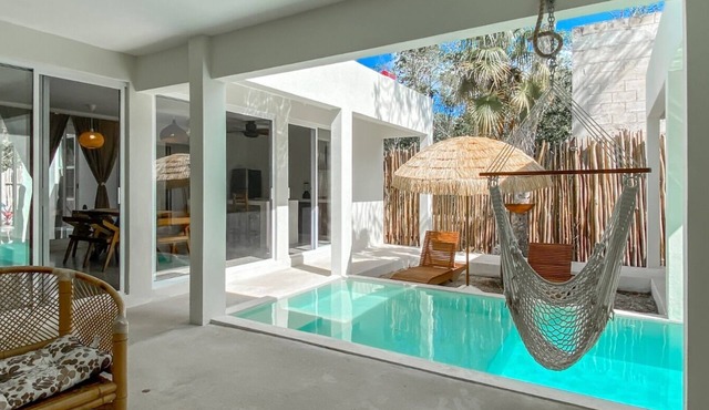 Escape to paradise! Jungle villa with climate-control pool,10 min to the beach!