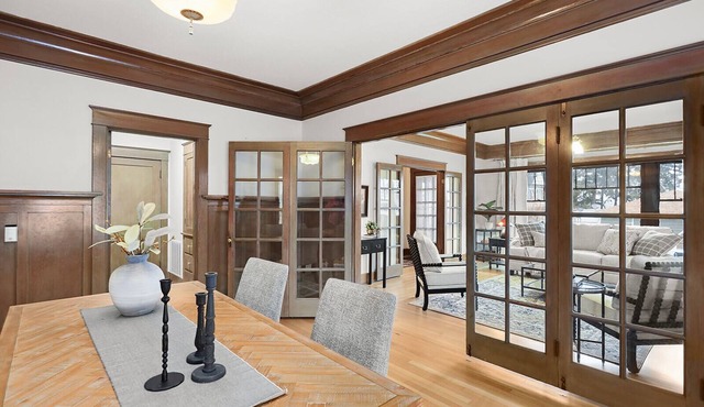 Executive Style Comfort with AC, WiFi in The Dalles in The Dalles