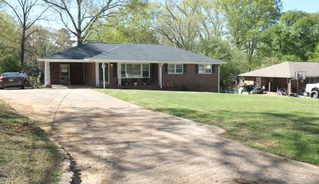 Experience Griffin charm, just a quick 12-min drive to Atlanta Motor Speedway in Griffin
