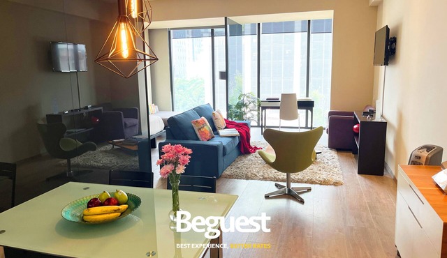 Experience the best of Mexico City in this executive suite located in Juarez.