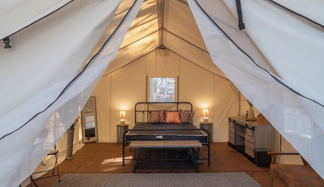 Experience the perfect blend of camping at the Rocky Top Retreat Glamping Tent. in Heiskell