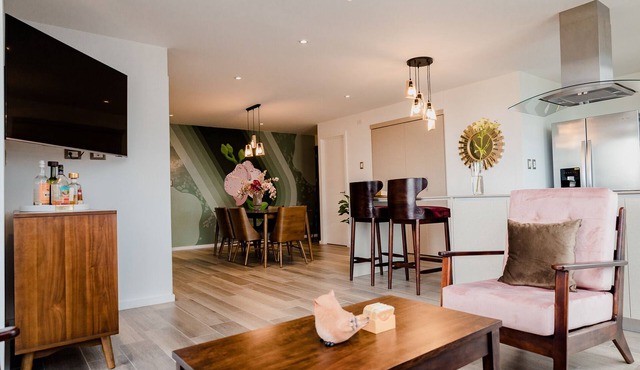 Experience Unparalleled Luxury in Zona 10 Premier Condo. Zona Viva!