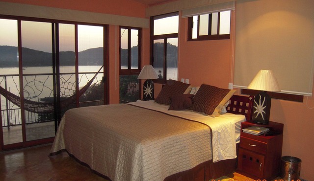 Experience Zih beauty/tranquility. Stunning bay views are breathtaking.