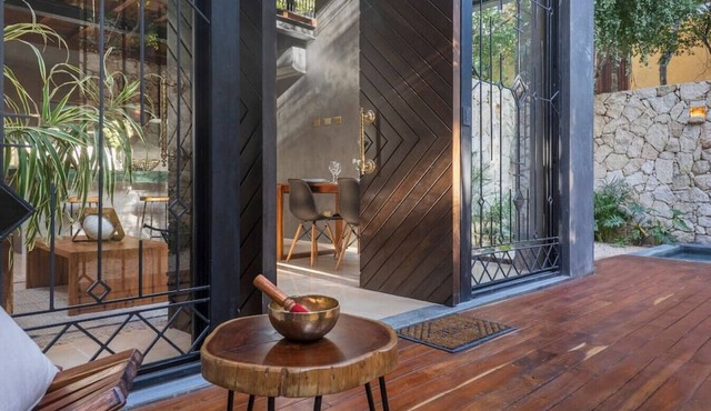 "Extraordinary Amenities: Best Location, Minutes from Beach!"