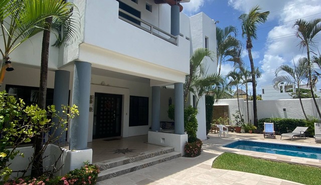 Fabulous 4-bedroom Home, 900 Meters from Ocean in Cozumel