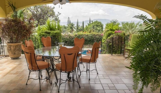 Family, Pet, Disabled Friendly Villa with Pool, Wi-Fi, and Air Conditioning.