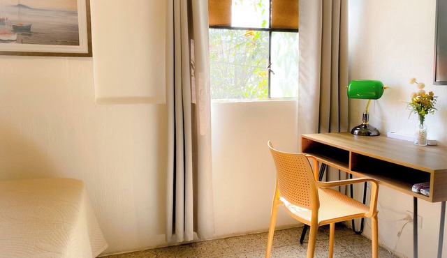 Family room with air conditioning. Near Guatemala airport, zone 12.