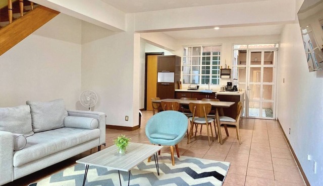 Family Size | Plazas & 10′ Centro | Pet-Friendly
