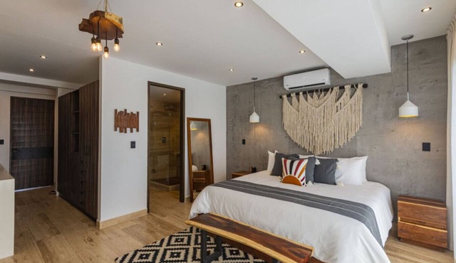 Fantastic King Studio with Rooftop Olympic Pool, New Gym & Premium Amenities