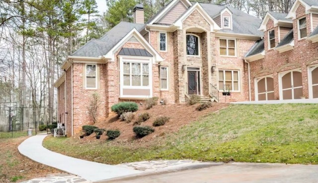 FIFA READY! Spacious 8-bedroom Retreat in Stone Mountain in stone mountain