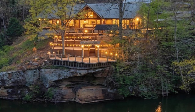 Firefly Hideaway -Peaceful Waterfront! Stunning Views! in Jasper