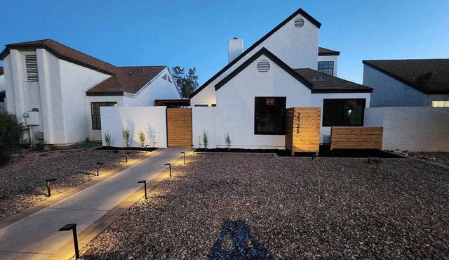 Firepit & Friends Modern, Intimate Backyard & More in Phoenix