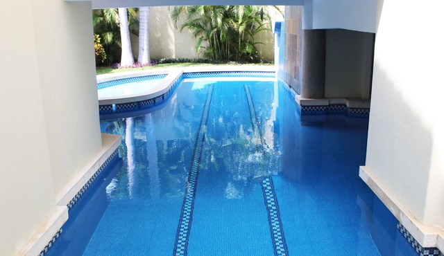 Five bedroom holiday house with pool