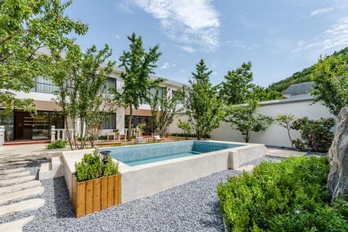 Floral Lux Hotel Jinan Taohualingshang Homestay
