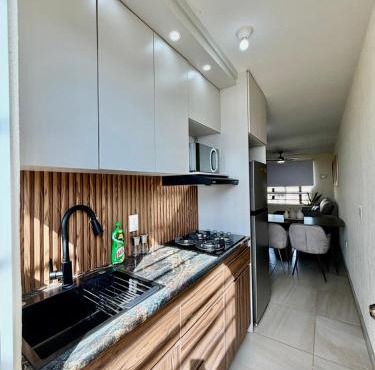 FM Deluxe Apartment Private Condo near Airport