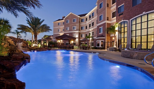 Free Breakfast + Outdoor Pool + 24 Hour Business Center | Close to NASA in Webster
