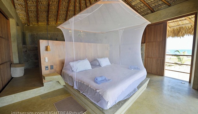 Front beach room in a beautifully designed luxuary house with spectacular views