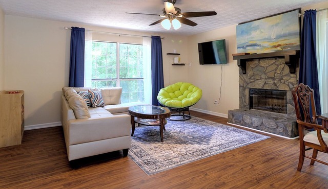 Full Kitchen, Backyard, Ping Pong, Desk and Patio - Family Retreat at LakePoint in Emerson