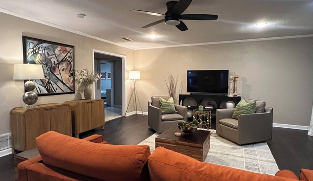 Gainesville Getaway. Newly remodeled home minutes from WinStar and NCTC in Gainesville