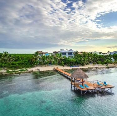 Gorgeous Oceanfront Villa with Private Pool and Dock