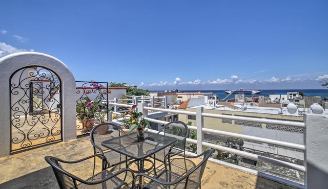 Gorgeous Penthouse Villa w/Deck & Ocean Views!