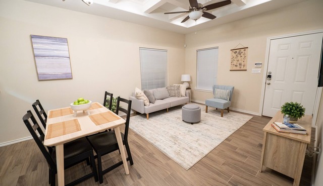 Gorgeous Pet Friendly Townhome: Clean and Spacious With Private Terrace!