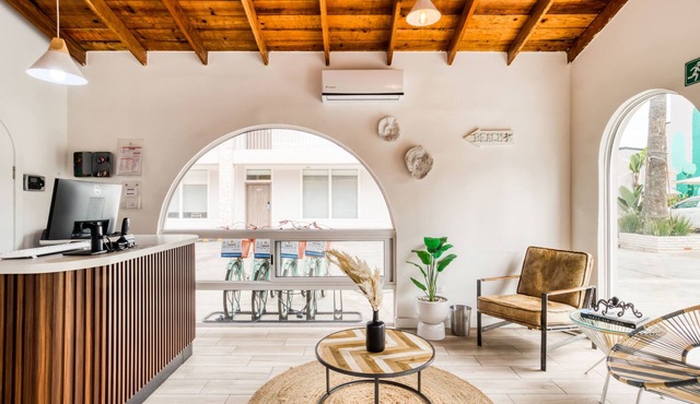 Gorgeous Room Near the Beach: Pool+Jacuzzi+Bikes