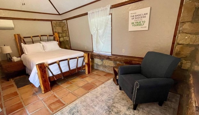 Gorgeous Room with a Gorgeous View in Saint Jo