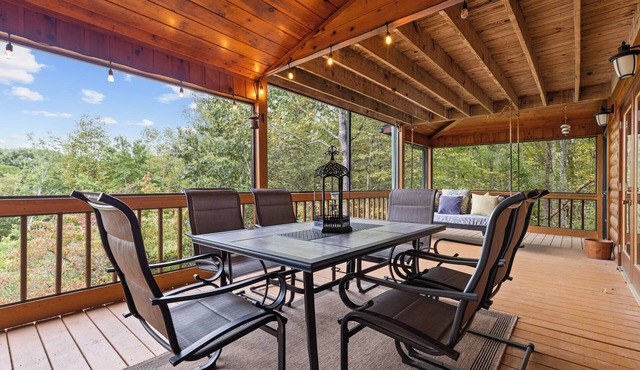 Great Access, Screened Porch, Hot Tub, Fire Pit in Morganton