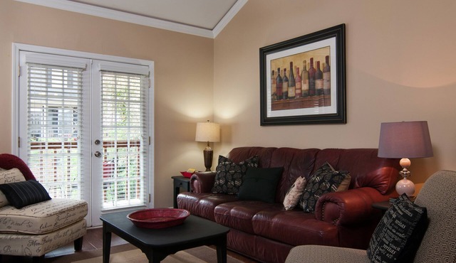 Great Condo Available for an Athens Visit, very close to campus and downtown in Athens
