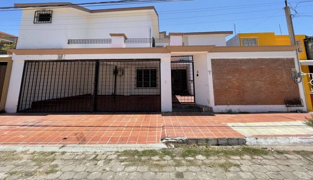 Great house 5 min to beach